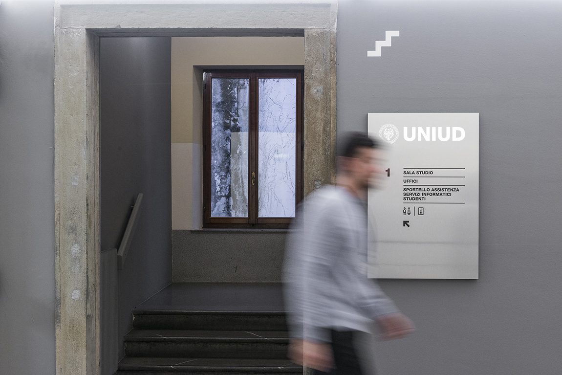 uniud-biblioteca-targa-atrio