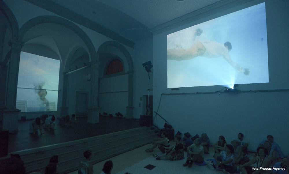 Cividale del Friuli, 25-07-2015 - MITTELFEST 2015 - ACQUA, TERRA, ARIA, il colore dell'acqua - Chiesa Santa Maria dei Battuti - DANZA - PAESAGGIO D'ACQUA, IL BATTISTERO - ideazione e coordinamento Marta Bevilacqua e Roberto Cocconi coreografi Valentina Saggin, Giavanni Leonarduzzi, Luca Campanella, Marta Bevilacqua, Roberto Cocconi scenografia urbana Belinda De Vito con Valentina Saggin, Anna Savanelli, Luca Campanella, Giovanni Leonarduzzi, Raffaello Titton, Alessandro Brazzoni, Francesco Trevisani, Angelica Margherita, Nicol Soravito, Carolina Ellero, Marta Bevilacqua, Roberto Cocconi tecnico Fausto Bonvini organizzazione Giulia Birriolo coproduzione Arearea – Udine e Mittelfest 2015 con il sostegno di MiBACT – Ministero dei Beni e delle Attività Culturali e del Turismo PAESAGGIO D’ACQUA — Il Battistero coreografia Marta Bevilacqua, Roberto Cocconi / Compagnia Arearea luci Fausto Bonvini con Luca Campanella, Valentina Saggin, Anna Savanelli, Marta Bevilacqua, Roberto Cocconi musiche Kronos Quartet, Jack Quartet, Roomful of Teeth, Lang video e concept Roberto Cocconi con la collaborazione di Hotel Riviera- Foto Luca d'Agostino /Phocus Agency © 2015